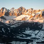 Alpine Boutique Wollee מלון 4*